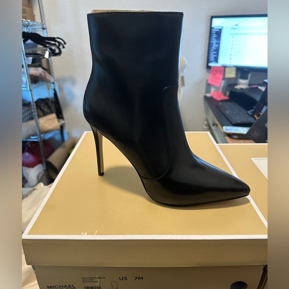 Micheal Kors | Rue Leather Boot - Picture 2 of 3